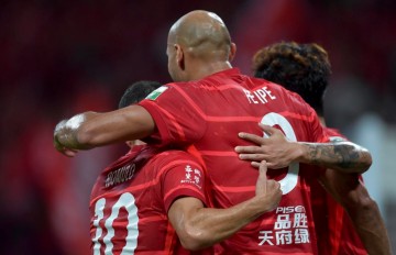 上海海港耻辱一战：被灌4球，中超榜首易主，上海申花掉到第2